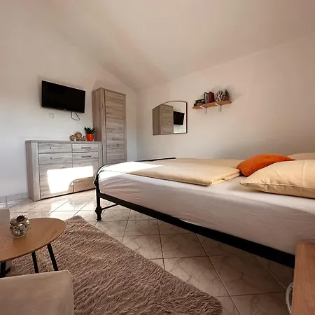 Apartments Hajl Krk Town Exterior foto